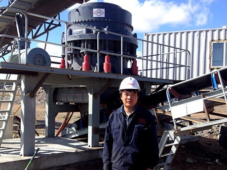 客戶：小型破石機設備多少錢一臺？處理石灰石用