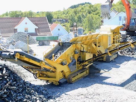 混凝土路面破碎機械-移動式破碎機一機當(dāng)先，實干擔(dān)當(dāng)！