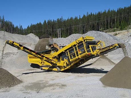 可隨時(shí)轉(zhuǎn)場(chǎng)的移動(dòng)制砂機(jī)多少錢一臺(tái)？有沒(méi)有現(xiàn)場(chǎng)視頻？