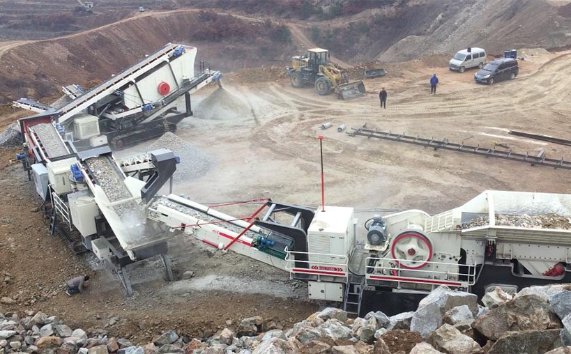 山東煙臺400t/h青石履帶移動破碎站生產線