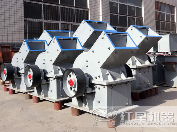 擺放整齊的錘式破碎機