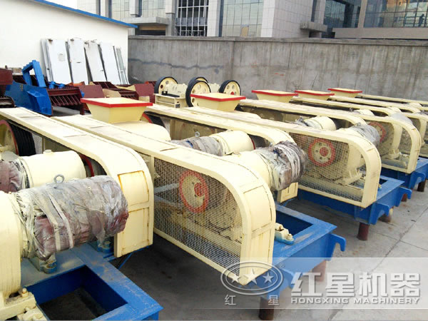 雙齒輥破碎機側面圖