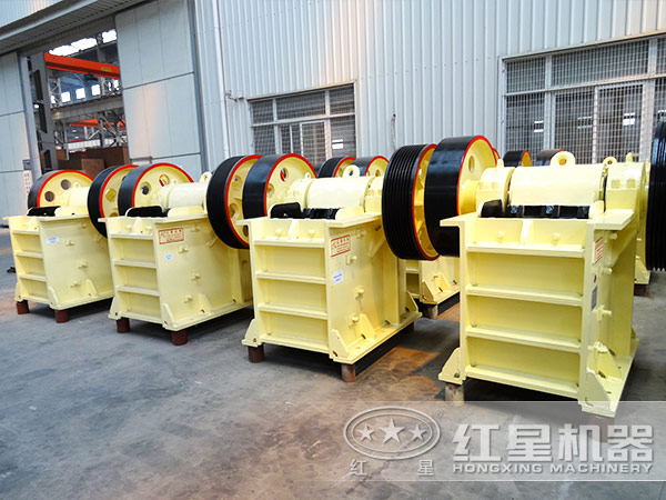 顎式破碎機現場