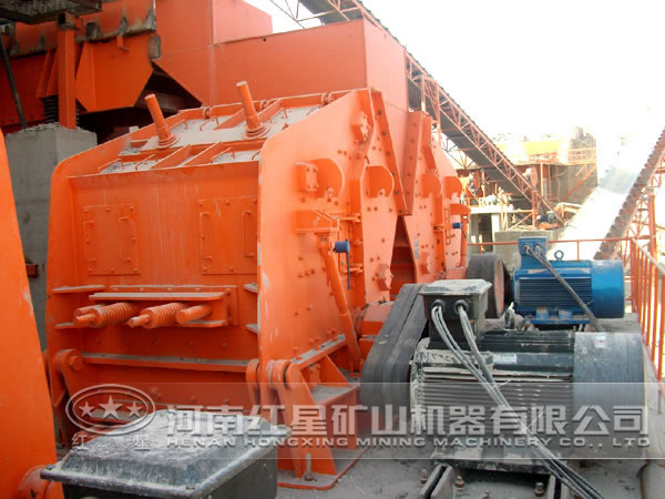 反擊式破碎機(jī)作業(yè)現(xiàn)場