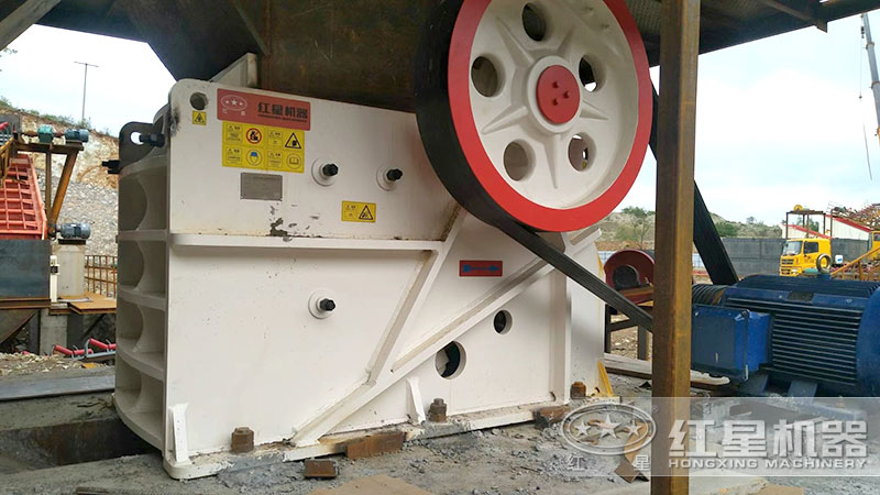 250*400鄂破機(jī)搭配電機(jī)作業(yè) 250*400鄂破機(jī)搭配電機(jī)作業(yè)