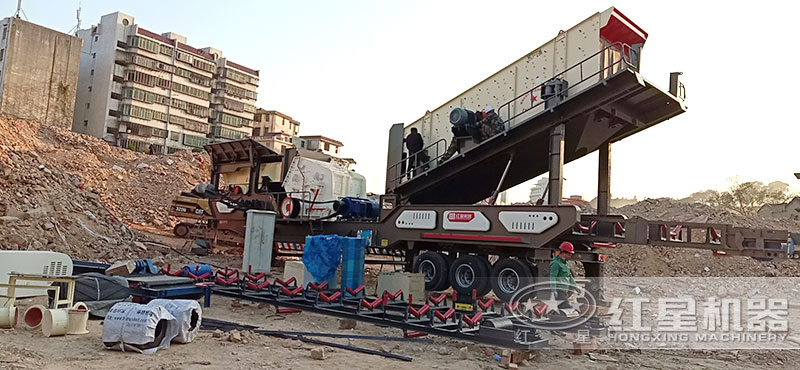 移動碎石機搭載反擊破碎機 移動碎石機搭載錘式破碎機