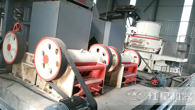 細鄂破配置的制砂生產線現場 細鄂破配置的制砂生產線現場