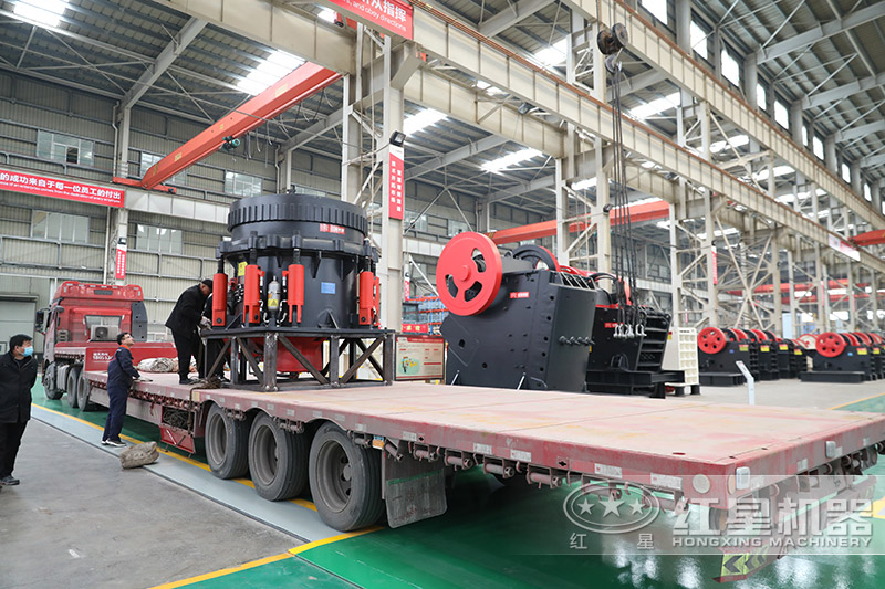 紅星機(jī)器多缸液壓破碎機(jī)車間發(fā)貨，節(jié)省成本