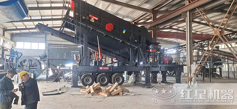 車載破碎機客戶現場放光彩 車載破碎機客戶現場方光彩