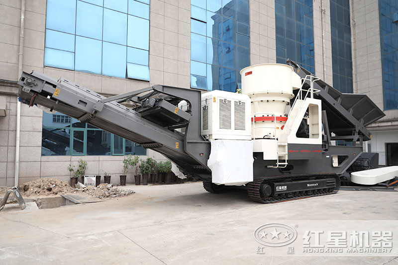 履帶圓錐破碎機(jī)，遙控完成移動(dòng)