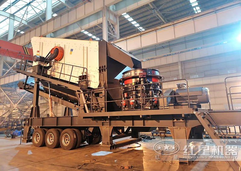 移動破碎機搭載圓錐破組裝中 移動破碎機搭載圓錐破組裝中