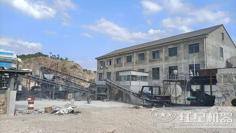 移動破碎機在砂石場便利作業 移動破碎機在砂石場便利作業