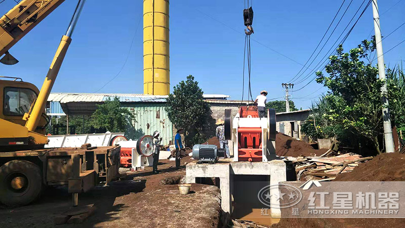 細鄂破配置的破碎生產線安裝現場 細鄂破配置的破碎生產線安裝現場