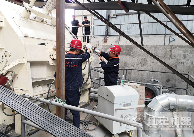 紅星機(jī)器售后人員現(xiàn)場(chǎng)安裝 紅星機(jī)器售后人員現(xiàn)場(chǎng)安裝