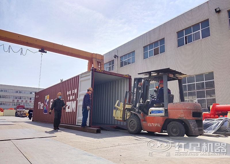 打石子設備裝車發貨,送到客戶手中 打石子設備裝車發貨,送到客戶手中