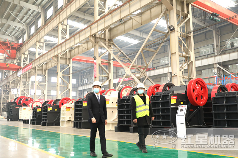 紅星機(jī)器小型破碎機(jī)車間現(xiàn)貨,客戶實(shí)地考察 紅星機(jī)器小型破碎機(jī)車間現(xiàn)貨,客戶實(shí)地考察