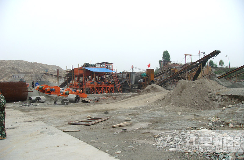 多臺對輥制砂機(jī)組合生產(chǎn)線,總費用80萬 多臺對輥制砂機(jī)組合生產(chǎn)線,總費用80萬