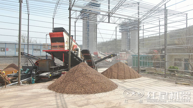 移動柴油小型制砂機作業現場,搭配不同,價格不一樣 移動柴油小型制砂機作業現場,搭配不同,價格不一樣