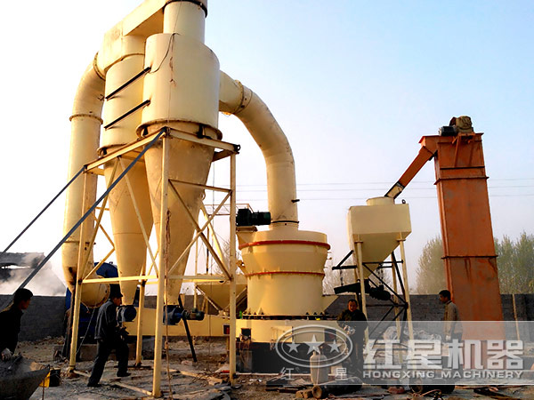 高嶺土磨粉生產現場