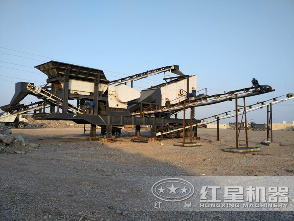 移動(dòng)式破碎站現(xiàn)場(chǎng)圖