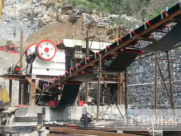 時產(chǎn)1000立方顎式破碎機生產(chǎn)現(xiàn)場