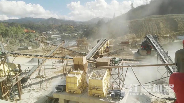 反擊式破碎機工作現場實拍