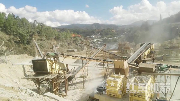 反擊式破碎機現場實拍圖