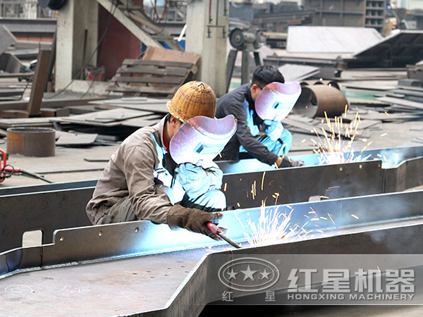 移動(dòng)破碎站生產(chǎn)車(chē)間