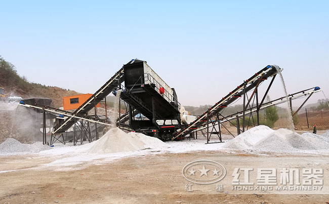 大型流動碎石機現場