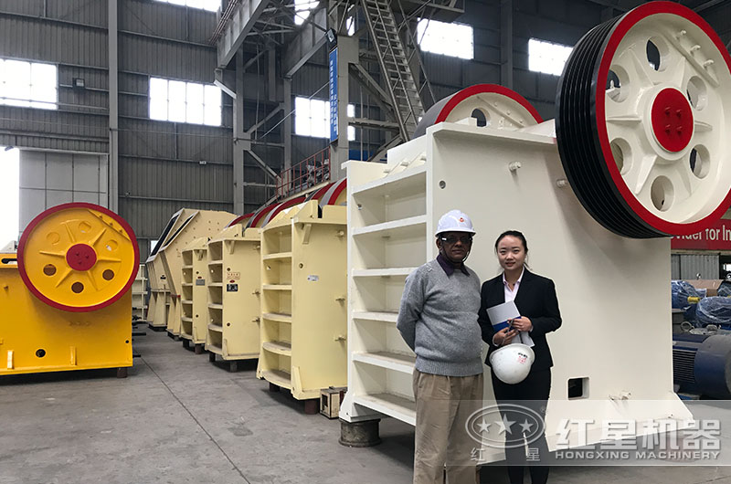 日產一萬噸破碎機車間客戶留影