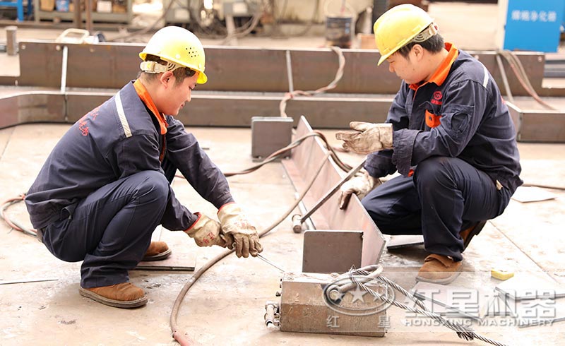 認(rèn)真做好設(shè)備，把控每一處細(xì)節(jié)，是紅星永恒的初心