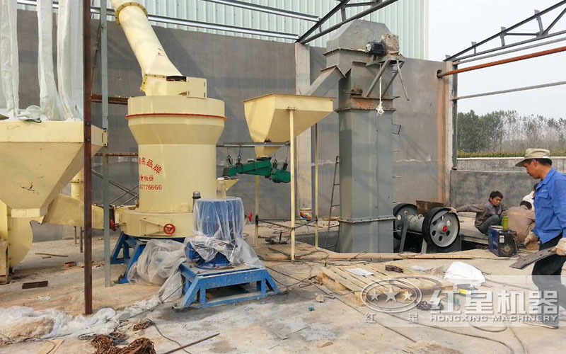 冰晶石磨粉機(jī)現(xiàn)場(chǎng)