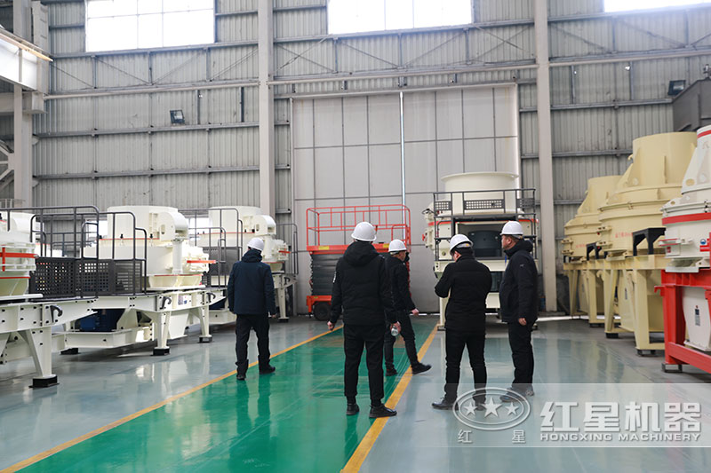 客戶前來紅星廠區(qū)參觀河沙制造設(shè)備