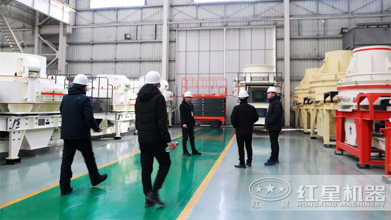 客戶參觀打砂機車間