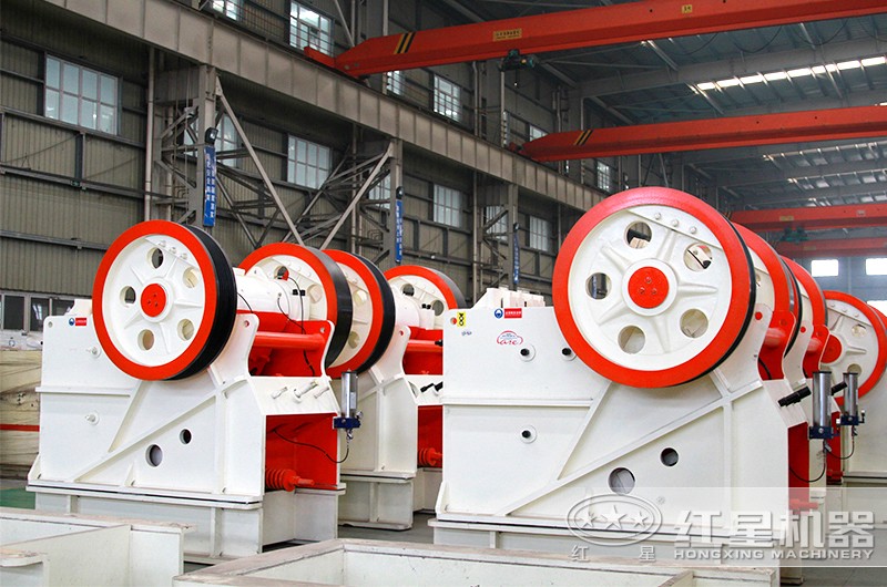 顎式破碎機生產車間實拍