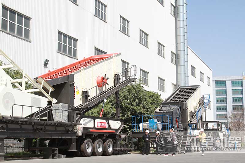 客戶(hù)前來(lái)廠(chǎng)家廠(chǎng)區(qū)考察流動(dòng)制沙機(jī)