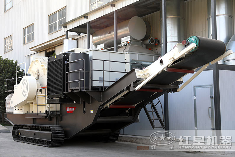 履帶移動(dòng)石頭加工機(jī)器