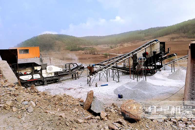 安徽淮南輪胎式移動破碎機破碎制沙作業現場