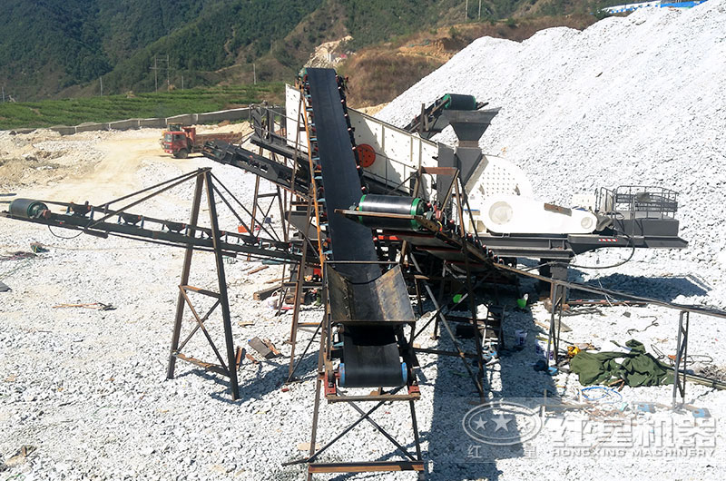 三合一移動(dòng)重錘式破碎機(jī)現(xiàn)場(chǎng)