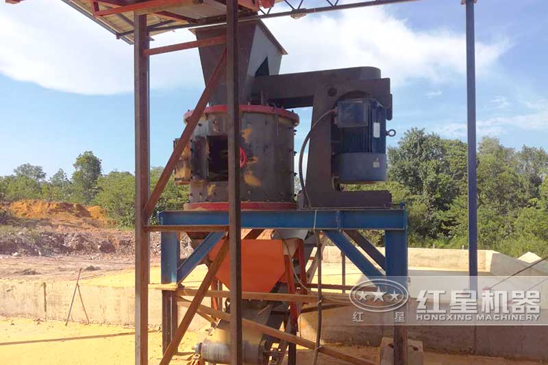 復(fù)合式破碎機(jī)現(xiàn)場(chǎng)實(shí)拍