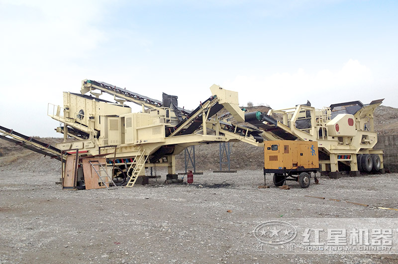 俄羅斯移動(dòng)式石子粉碎加工現(xiàn)場(chǎng)