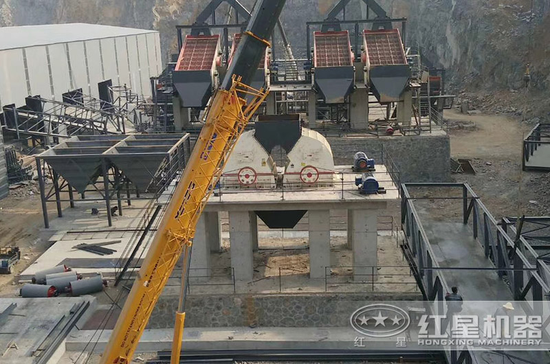 小型錘式制砂機現(xiàn)場