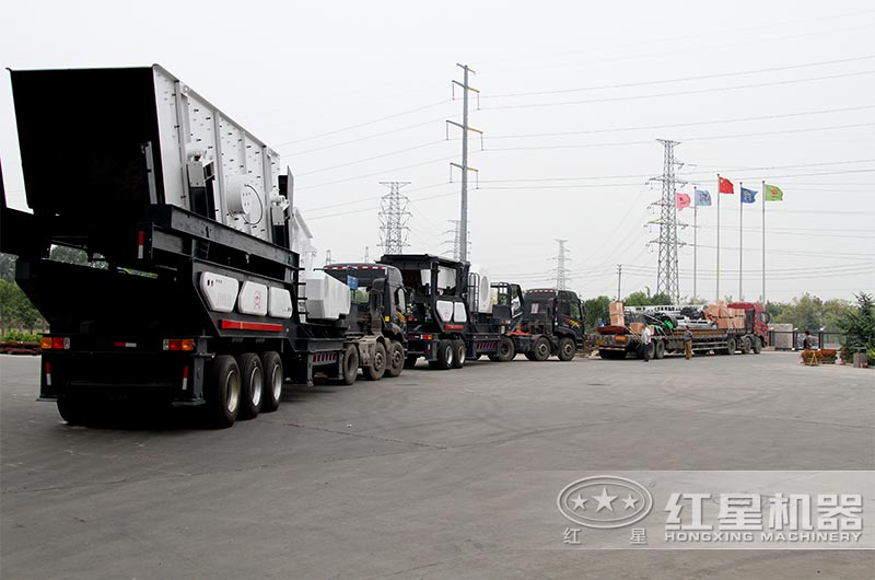紅星生產的小型移動石子粉碎機發貨