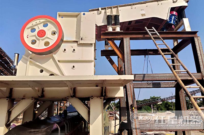 河南生產(chǎn)顎式破碎機(jī)的廠家怎么樣？顎式破碎機(jī)的類型有哪些？