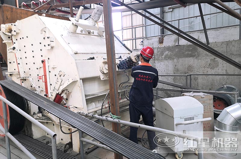 紅星技術(shù)人員定期維護與保養(yǎng)設(shè)備